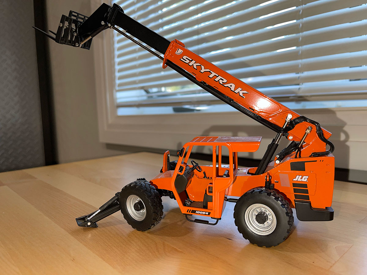 SkyTrak 10054 Die-Cast Model 1:32 Scale - Image 4