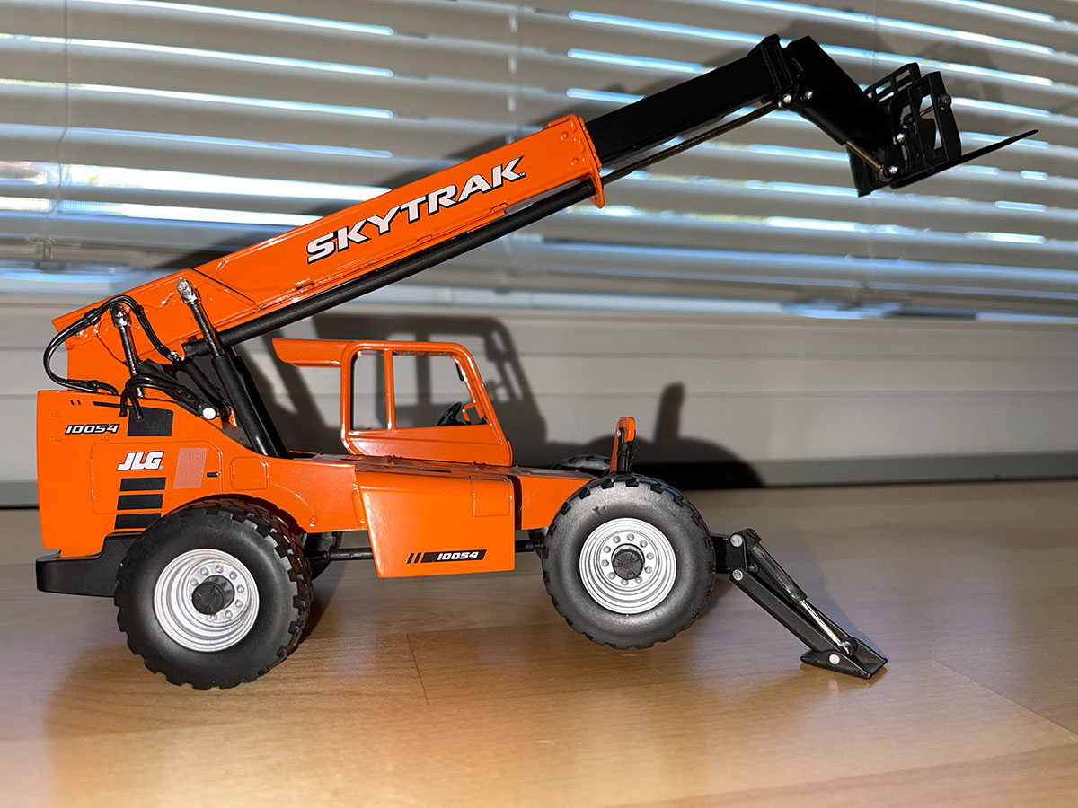 SkyTrak 10054 Die-Cast Model 1:32 Scale - Image 3